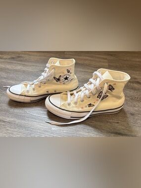 Converse Kids Cream High-Top Sneakers with Pink & Black Butterfly Accent
